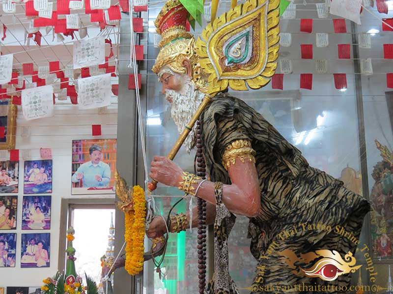 Ajarn Moo Ruesi Statue