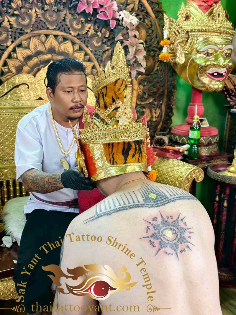 Pead Tidt Sak Yant Ajarn Master Nak Thai Tattoo