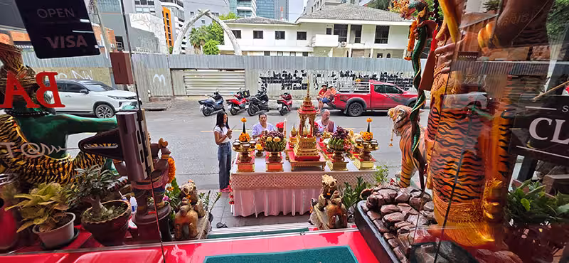Ruesi Master of Sak Yant Tattoo Bangkok